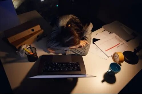 1-220401133622540 熬夜